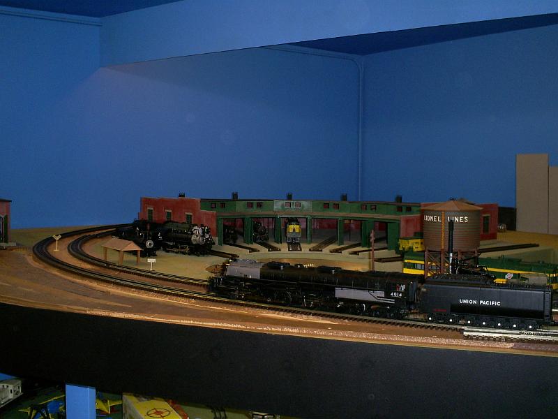 S5030007.JPG - An MTH Big Boy passing by the Roundhouse