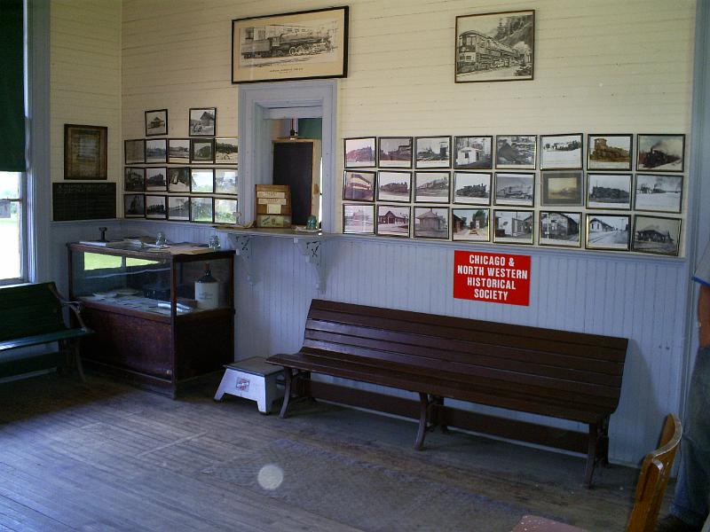 S5030016.JPG - The Men's waiting room in the Depot