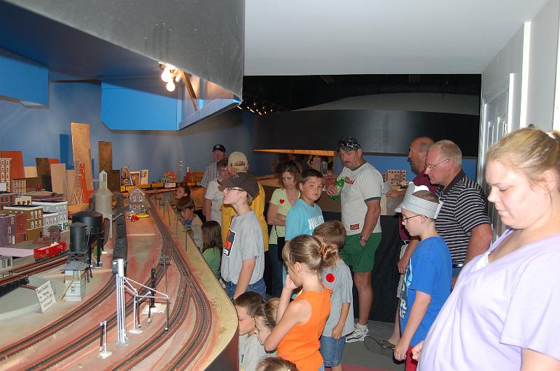 DSC_0498.JPG - The crowd gathers at the kids hands-on layout