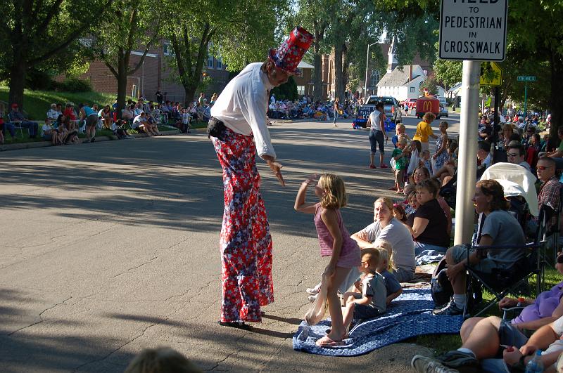 DSC_0530.JPG - Too Tall Les accepting a "high five" from a little girl.