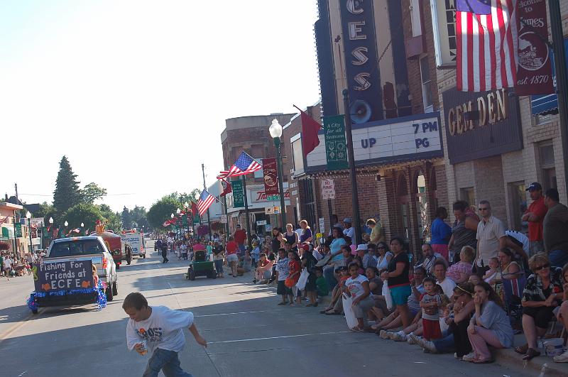 DSC_0549.JPG - Heading up the main drag