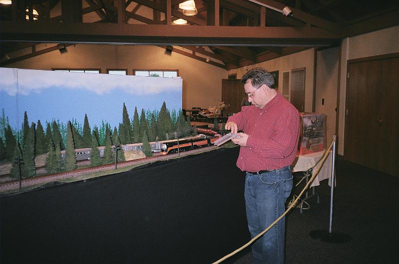 60680015.JPG - Jeff adding some finishing touches