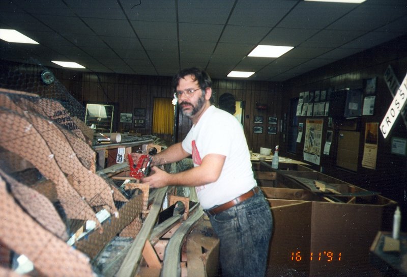 0007.jpg - Wally laying chicken wire on the mountain.