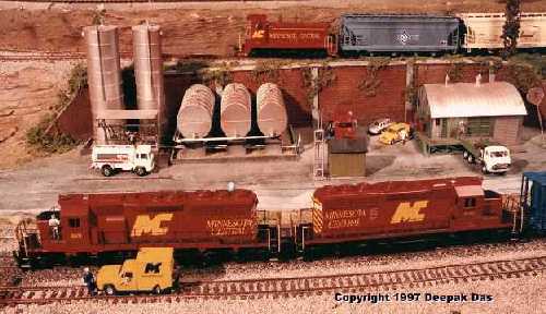 Mncent.jpg - A pair of Minnesota Central SD40-2's idle as the conductor gets last minute instructions from the Road Master. The Minnesota Central Railroad is the club's home road.