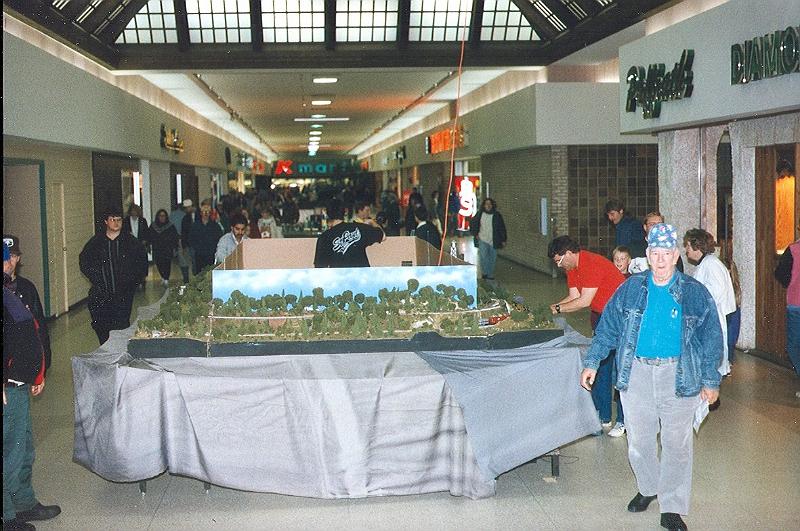 scan0027.jpg - Our portable HO layout at the Madison East Mall in Mankato, MN