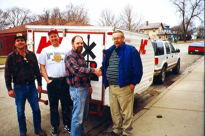 scan0030.jpg - Bruce receiving the Roundhouse trailer after it was sold to the Luce Line Railroad.